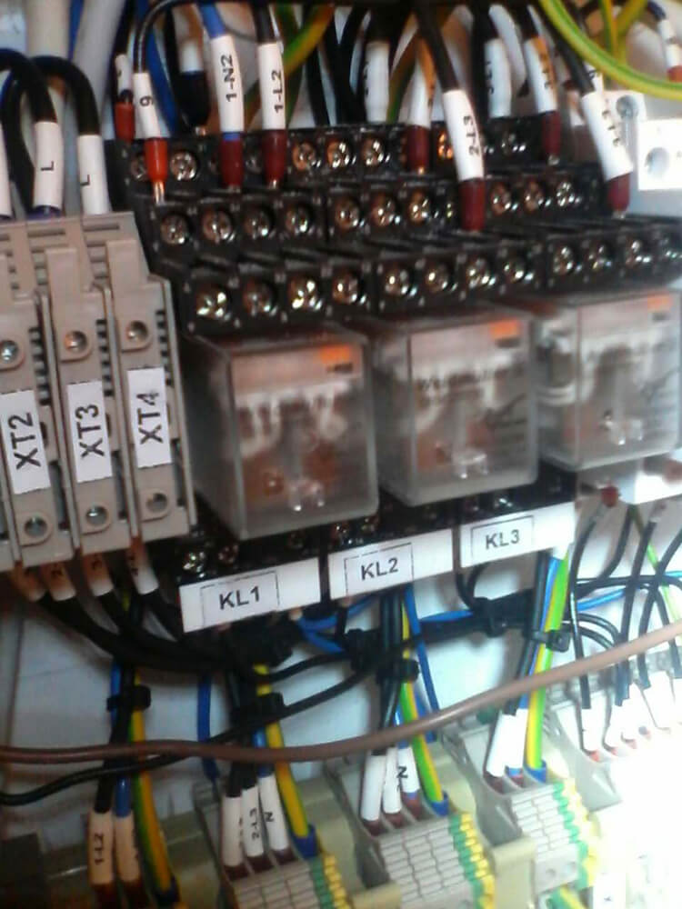 Автоматические выключатели для управления станцией и коллектором